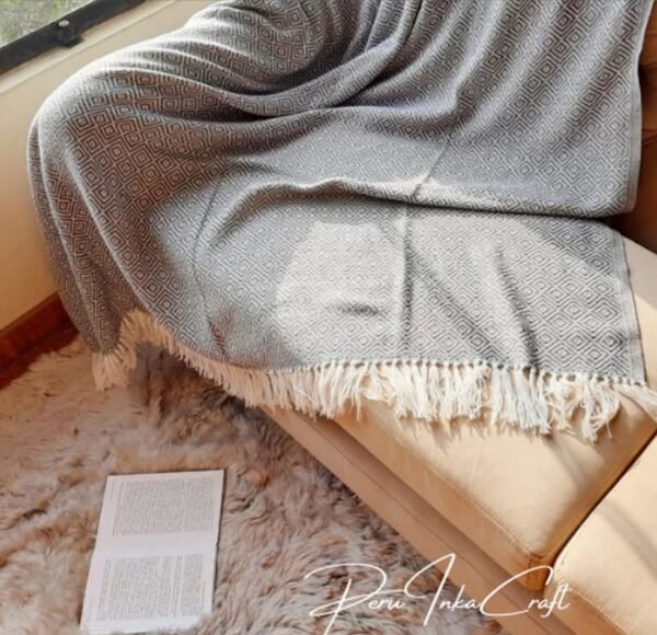 Blanket made with the best quality alpaca wool - premium alpaca wool blanket - soft and cozy blanket - Imagen 3