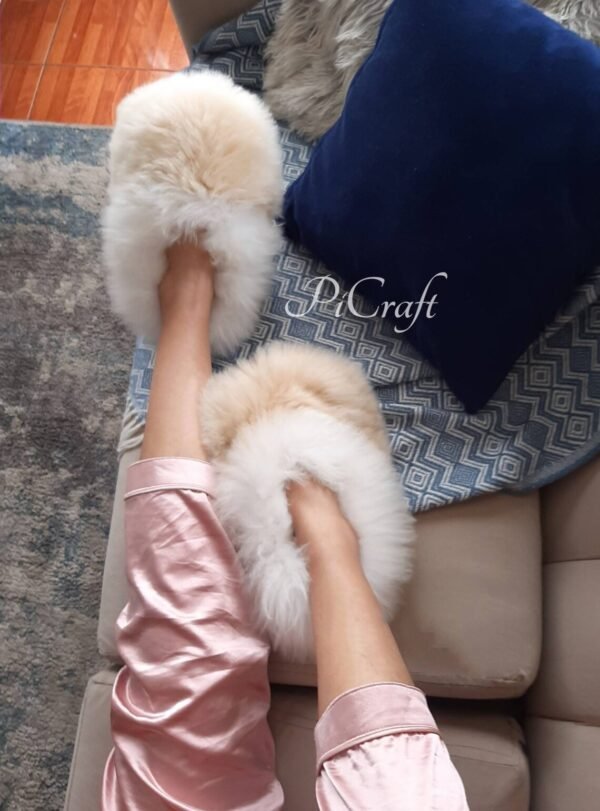 Beige and White slippers - Unisex Alpaca fur slippers - home slippers - very soft touch - Imagen 6