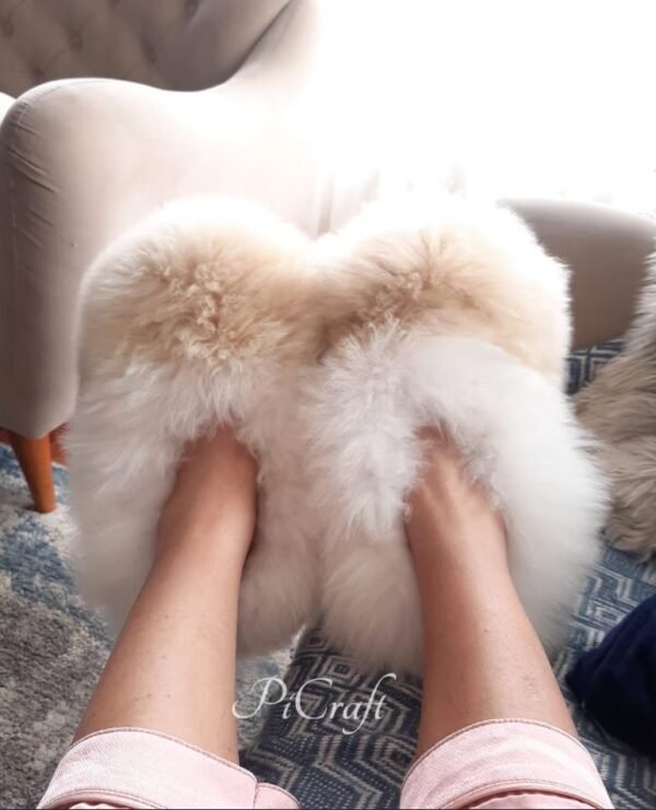 Beige and White slippers - Unisex Alpaca fur slippers - home slippers - very soft touch - Imagen 2