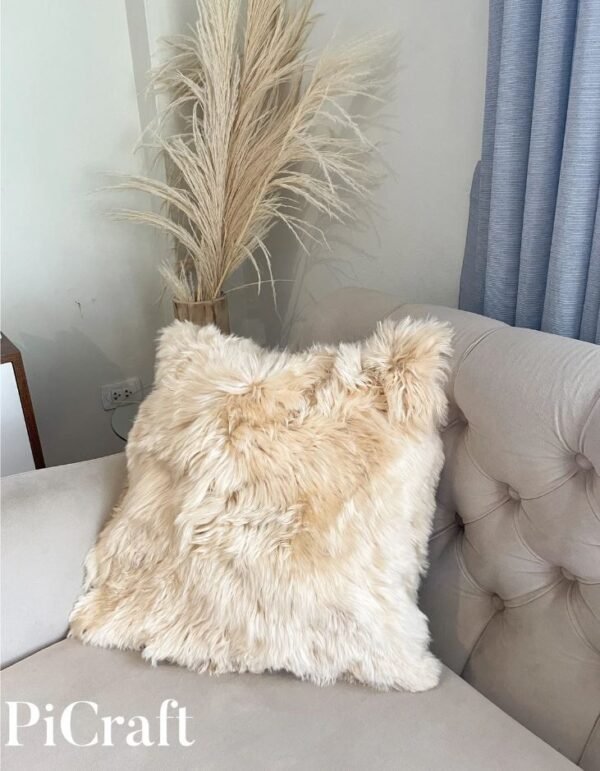 Alpaca cushion cover 20" x 20" / fur pillow / pillow / Alpaca fur / Luxurious cushion /alpaca Beige pillow / alpaca throw pillow / handmade - Imagen 3