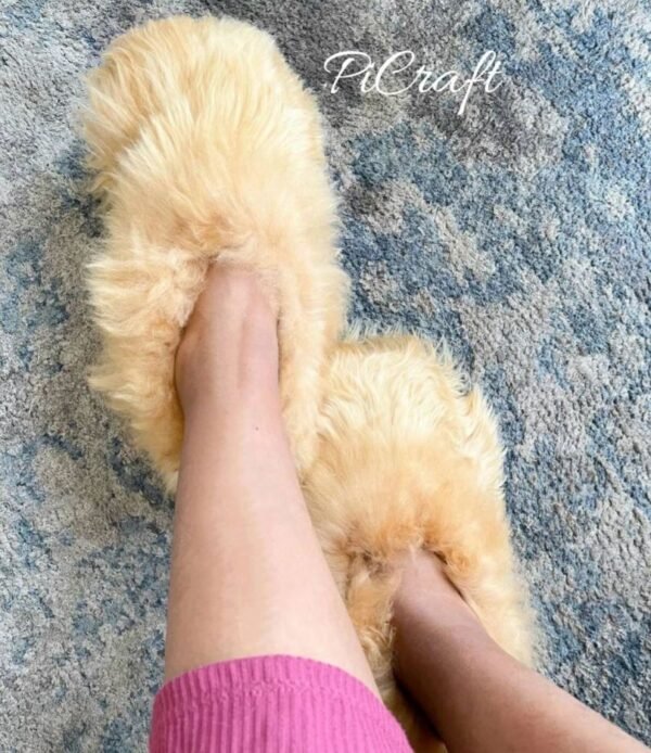 Luxury alpaca slippers - 100% fur- unisex slippers- winter slippers - fluffy fur slippers - home slippers - Beige slippers - very soft touch - Imagen 2