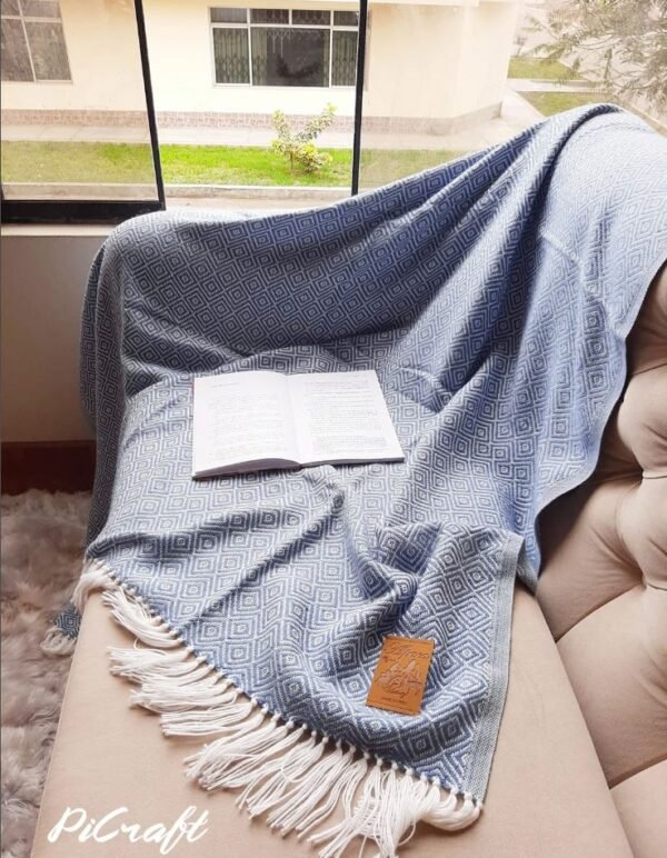 Blanket made with the best quality alpaca wool - premium alpaca wool blanket - soft and cozy blanket - Blue Blanket - Imagen 3