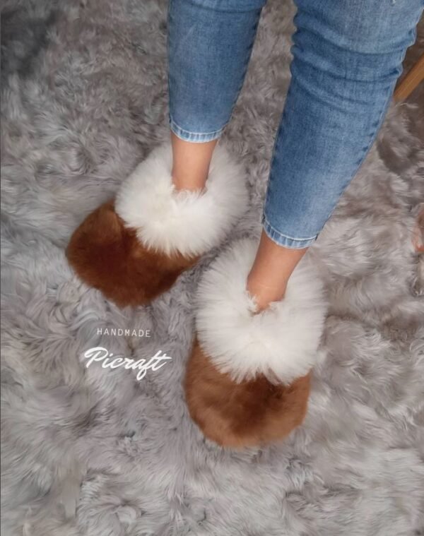 Luxury alpaca slippers - 100% fur- unisex slippers- winter slippers - fluffy fur slippers - home slippers - Brown slippers - very soft touch - Imagen 3