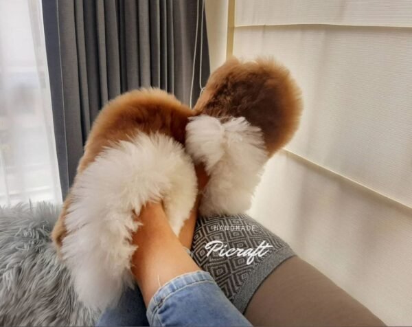 Luxury alpaca slippers - 100% fur- unisex slippers- winter slippers - fluffy fur slippers - home slippers - Brown slippers - very soft touch - Imagen 4