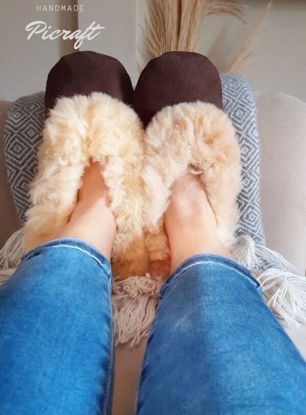 Luxury alpaca slippers - 100% fur- unisex slippers- winter slippers - fluffy fur slippers - home slippers - Brown slippers - very soft touch - Imagen 2