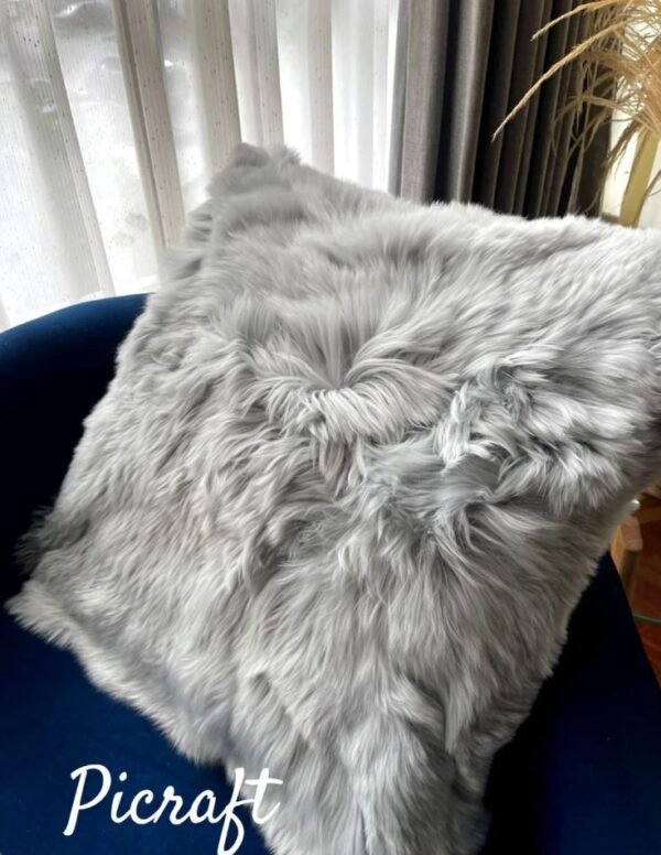 Alpaca cushion cover 20" x 20" / fur pillow / pillow / Alpaca fur / Luxurious cushion /alpaca Gray pillow / alpaca throw pillow / handmade - Imagen 3